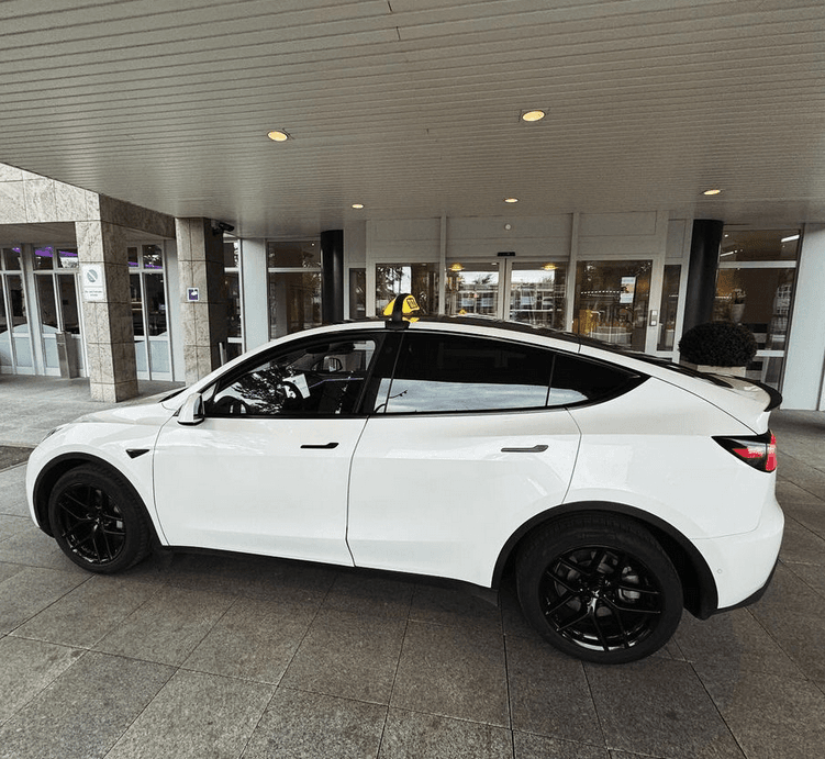 Flughafentransport mit Tesla